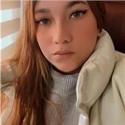 Chica hace parte del proceso educativo de tu hijo ayudándolo con sus tareas y deberes